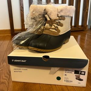 St. Johns bay duck boots! NEW WITH TAGS!!!  Retails for 75$. NEVER WORN